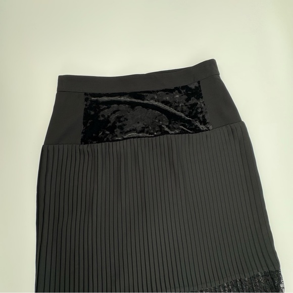 Donna Karan BlackLabel Black Pleated Midi Skirt with Lace and Velvet Detail - Picture 4 of 9